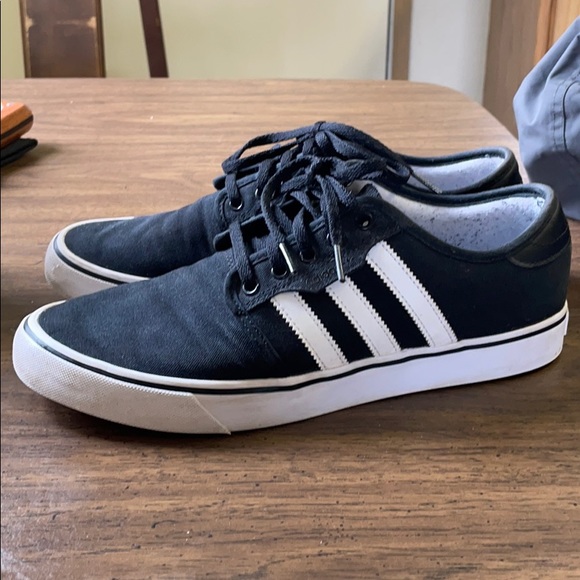 Adidas Originalsmens Seeley Sneaker 